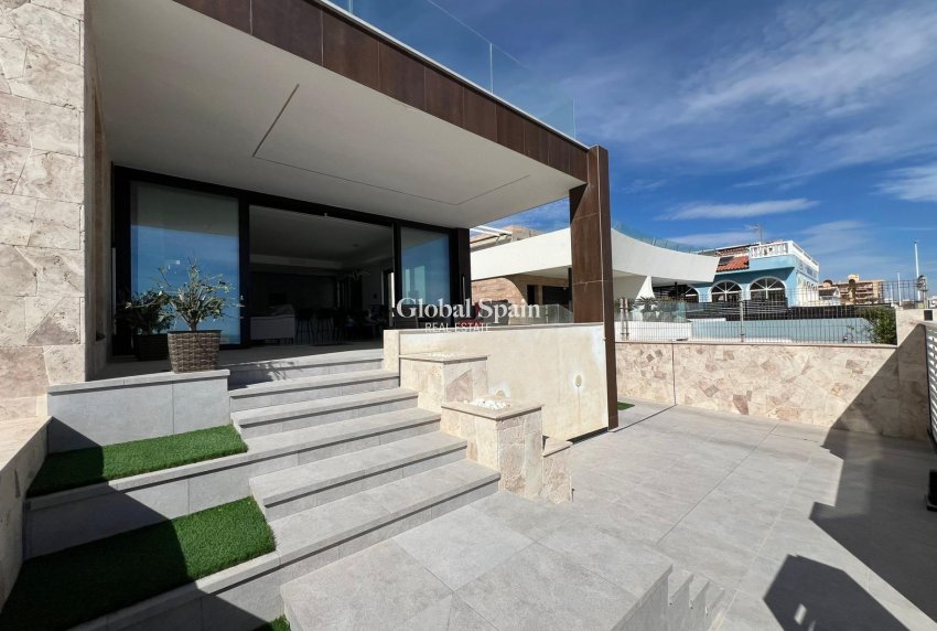 Resale - VILLA -
TORREVIEJA - La Mata