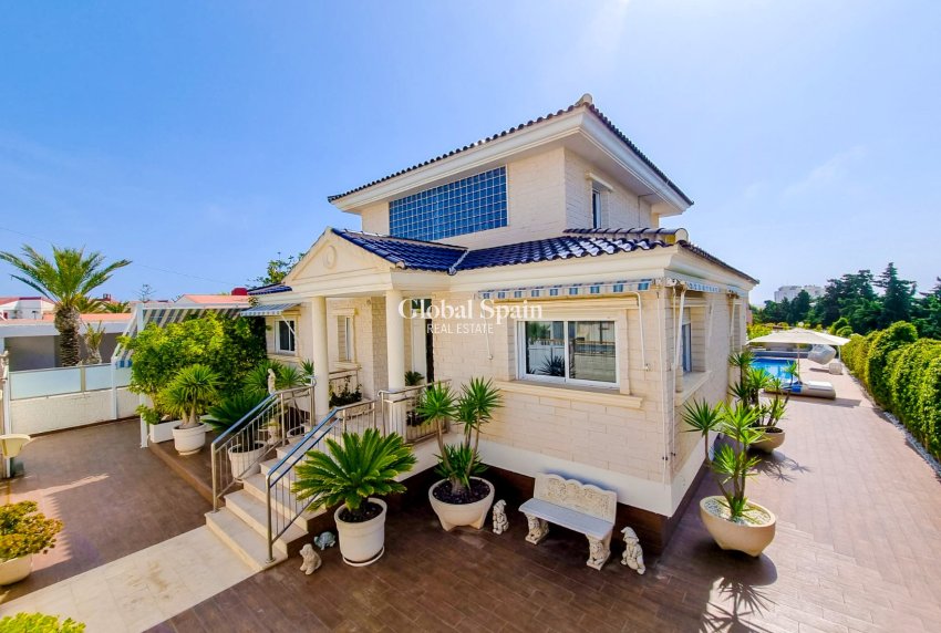 Resale - VILLA -
TORREVIEJA - La Mata