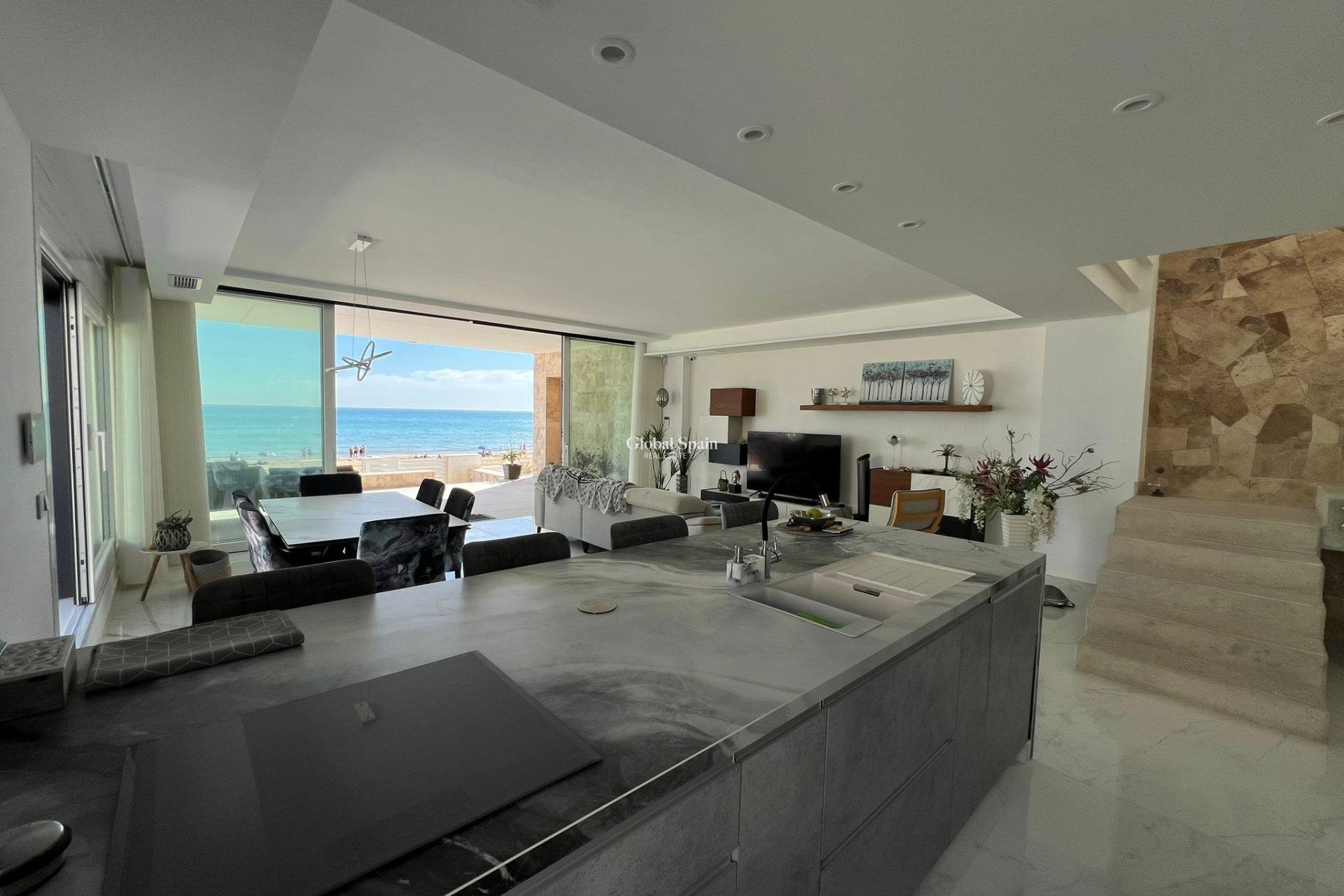 Resale - VILLA -
TORREVIEJA - La Mata