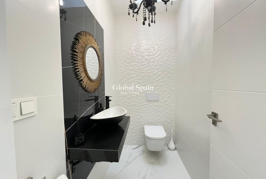 Resale - VILLA -
TORREVIEJA - La Mata