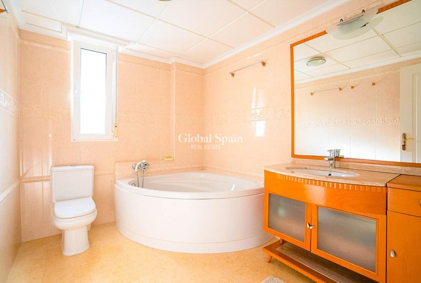 Resale - VILLA -
TORREVIEJA - La Mata