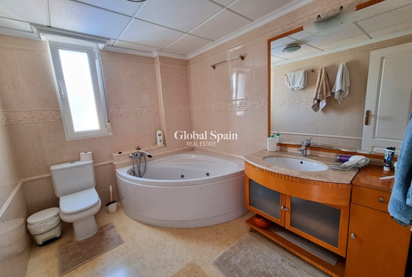 Resale - VILLA -
TORREVIEJA - La Mata