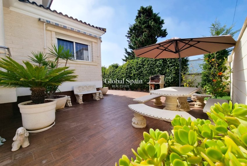 Resale - VILLA -
TORREVIEJA - La Mata