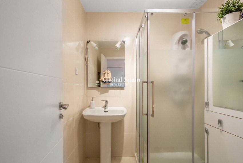 Resale - VILLA -
TORREVIEJA - La Mata