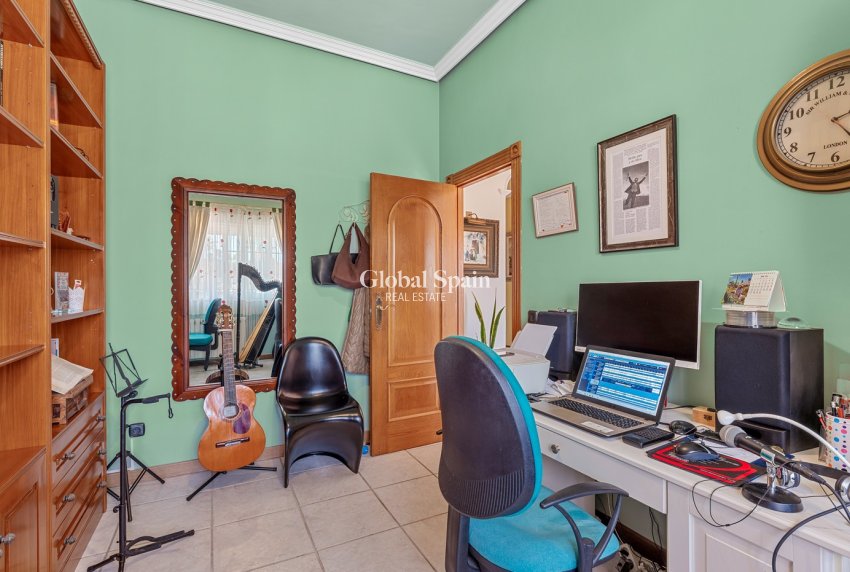 Resale - VILLA -
TORREVIEJA - La Mata