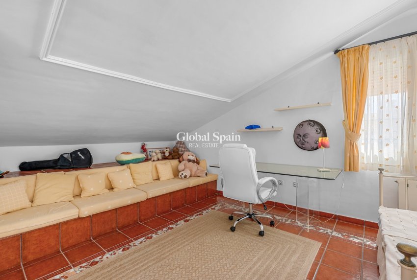 Resale - VILLA -
TORREVIEJA - La Mata