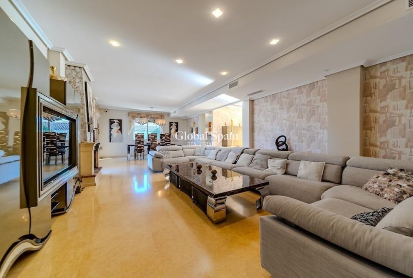 Resale - VILLA -
TORREVIEJA - La Mata