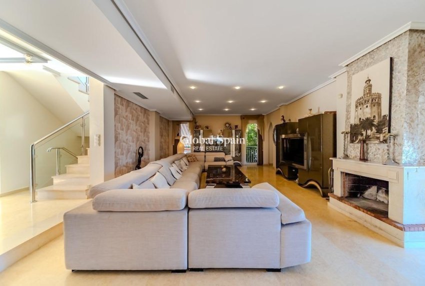 Resale - VILLA -
TORREVIEJA - La Mata