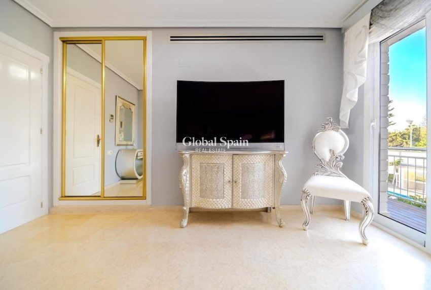 Resale - VILLA -
TORREVIEJA - La Mata