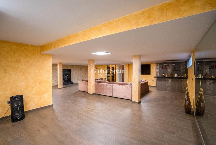 Resale - VILLA -
TORREVIEJA - La Mata