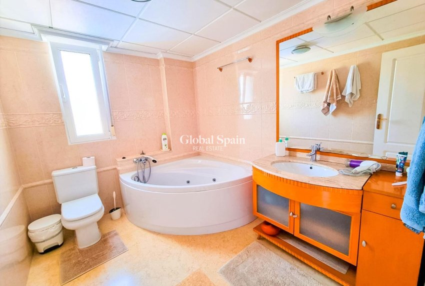 Resale - VILLA -
TORREVIEJA - La Mata