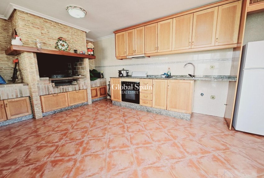 Resale - VILLA -
TORREVIEJA - La Siesta - El Salado - Torreta