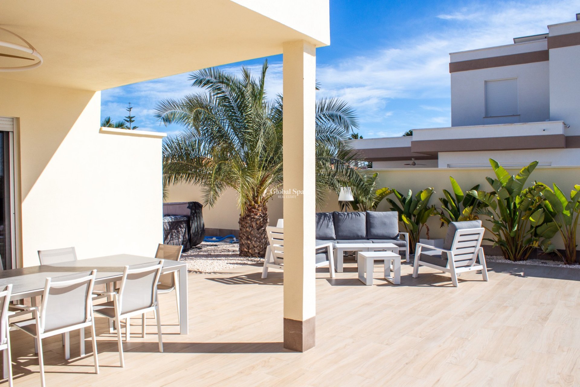 Resale - VILLA -
TORREVIEJA - La Siesta - El Salado - Torreta