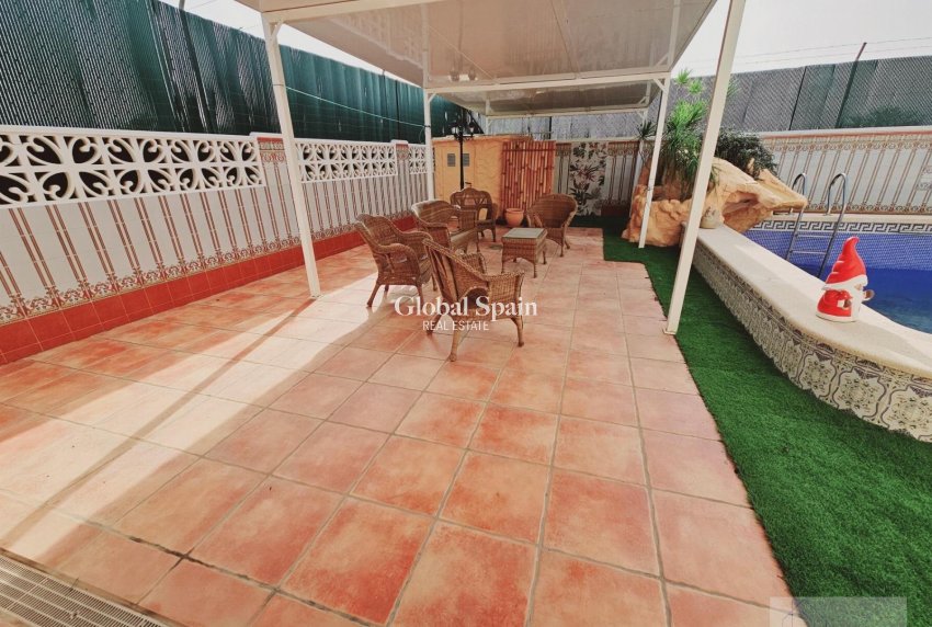 Resale - VILLA -
TORREVIEJA - La Siesta - El Salado - Torreta