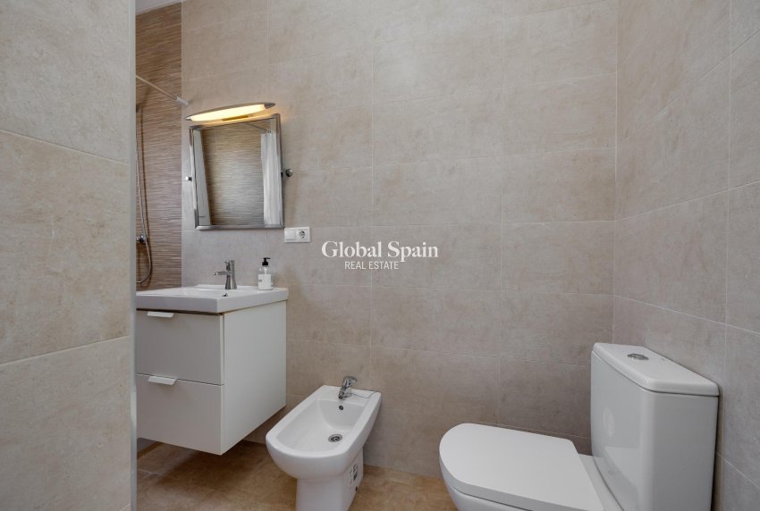 Resale - VILLA -
TORREVIEJA - La Siesta - El Salado - Torreta