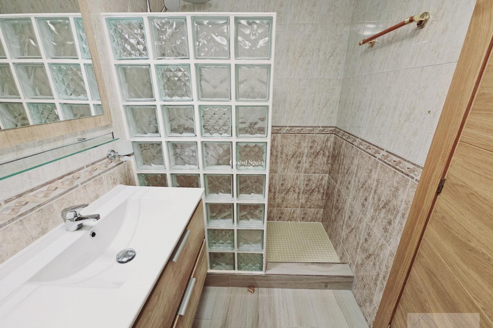 Resale - VILLA -
TORREVIEJA - La Siesta - El Salado - Torreta