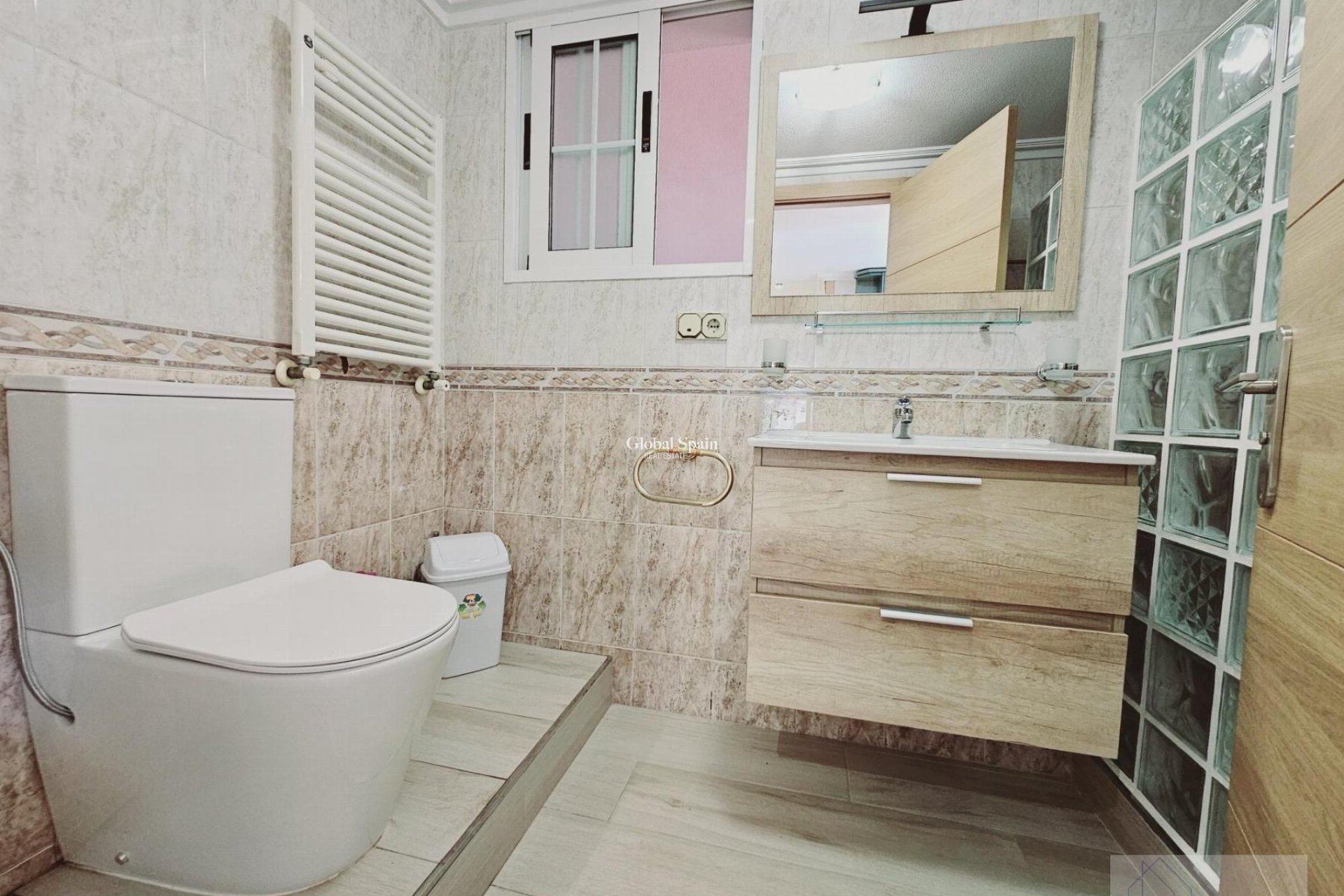 Resale - VILLA -
TORREVIEJA - La Siesta - El Salado - Torreta