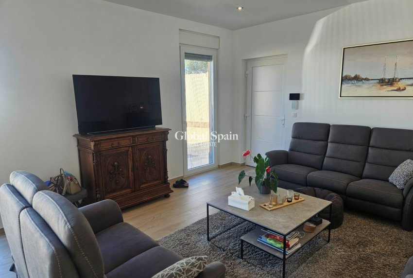 Resale - VILLA -
TORREVIEJA - La Siesta - El Salado - Torreta