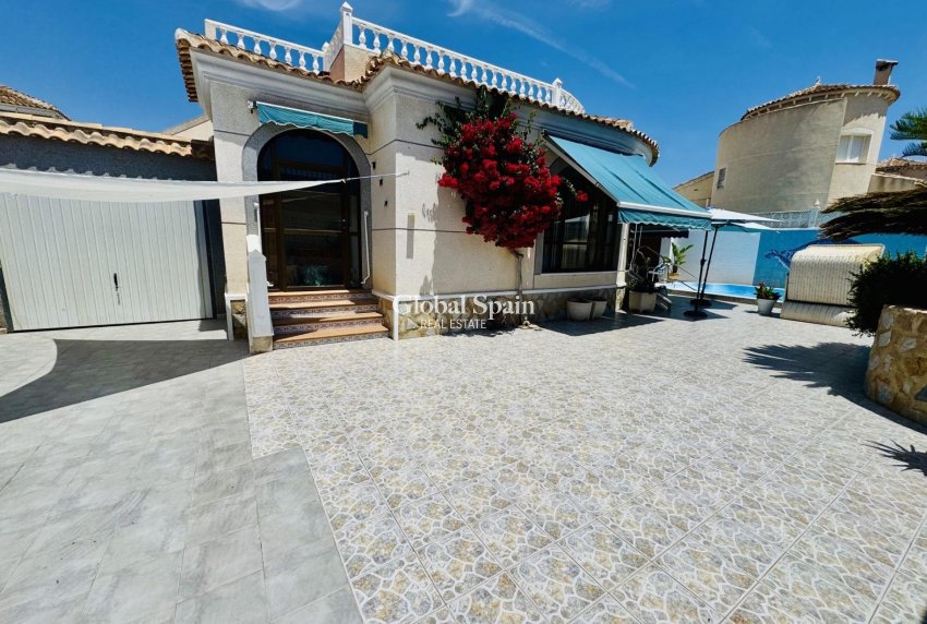 Resale - VILLA -
TORREVIEJA - La Siesta - El Salado - Torreta