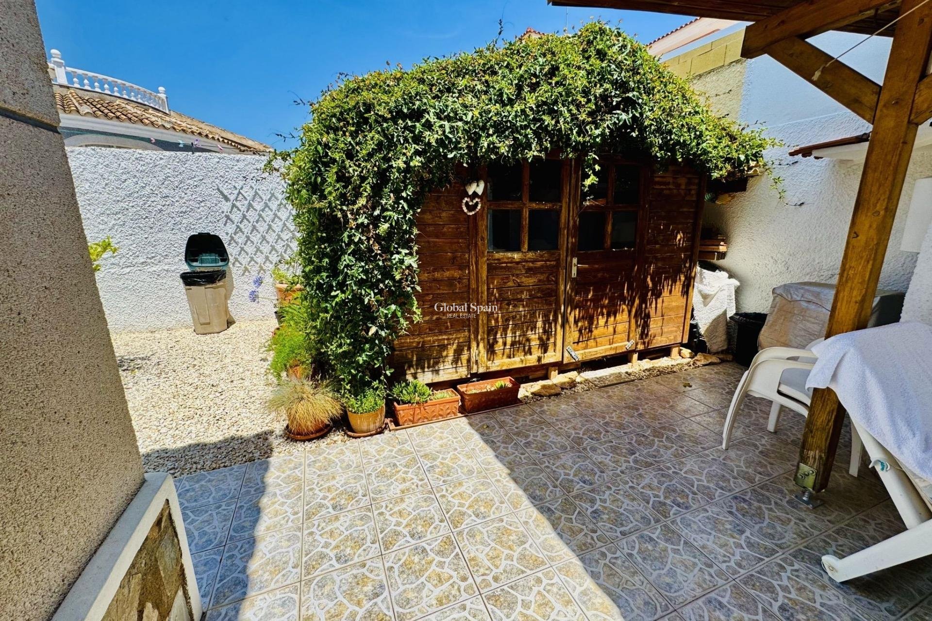 Resale - VILLA -
TORREVIEJA - La Siesta - El Salado - Torreta