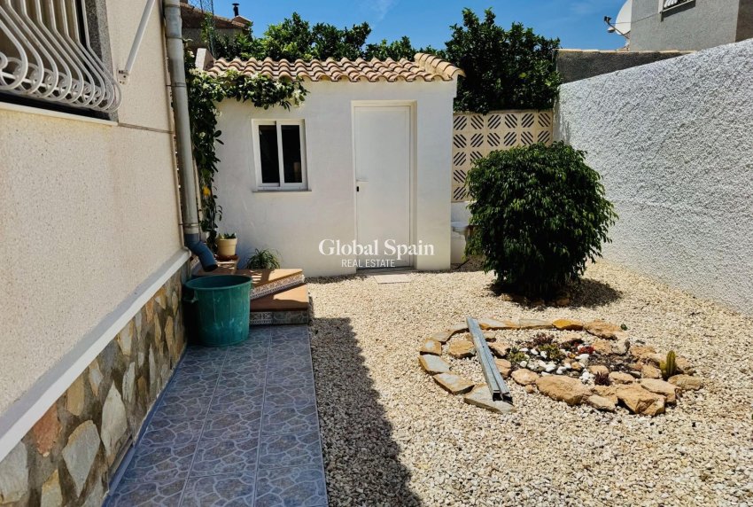 Resale - VILLA -
TORREVIEJA - La Siesta - El Salado - Torreta