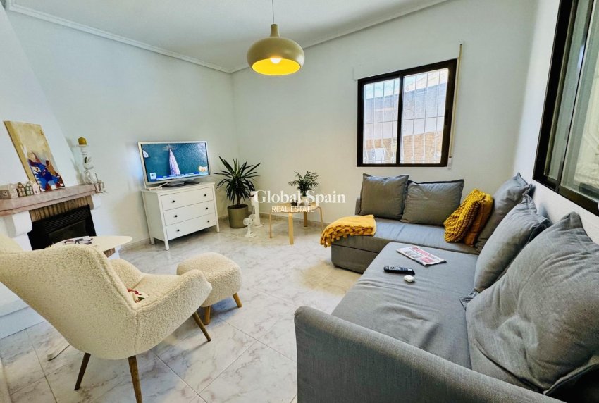 Resale - VILLA -
TORREVIEJA - La Siesta - El Salado - Torreta