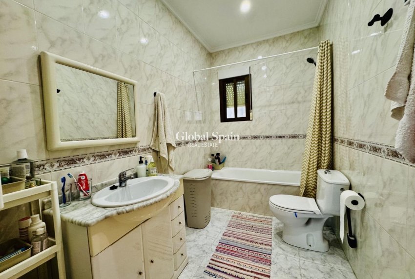 Resale - VILLA -
TORREVIEJA - La Siesta - El Salado - Torreta