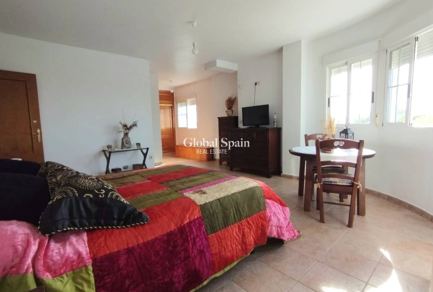 Resale - VILLA -
TORREVIEJA - La Siesta - El Salado - Torreta