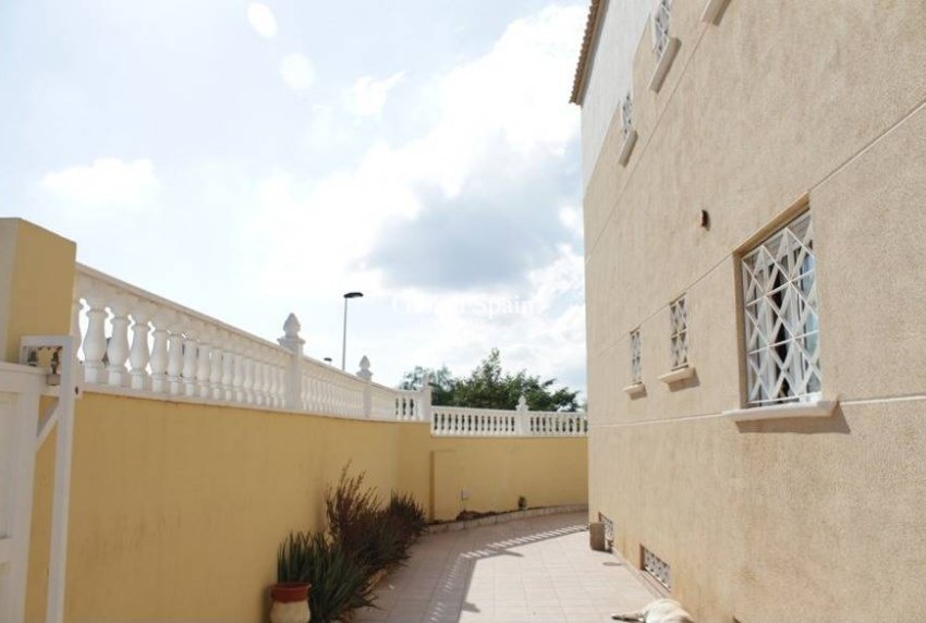 Resale - VILLA -
TORREVIEJA - La Siesta - El Salado - Torreta