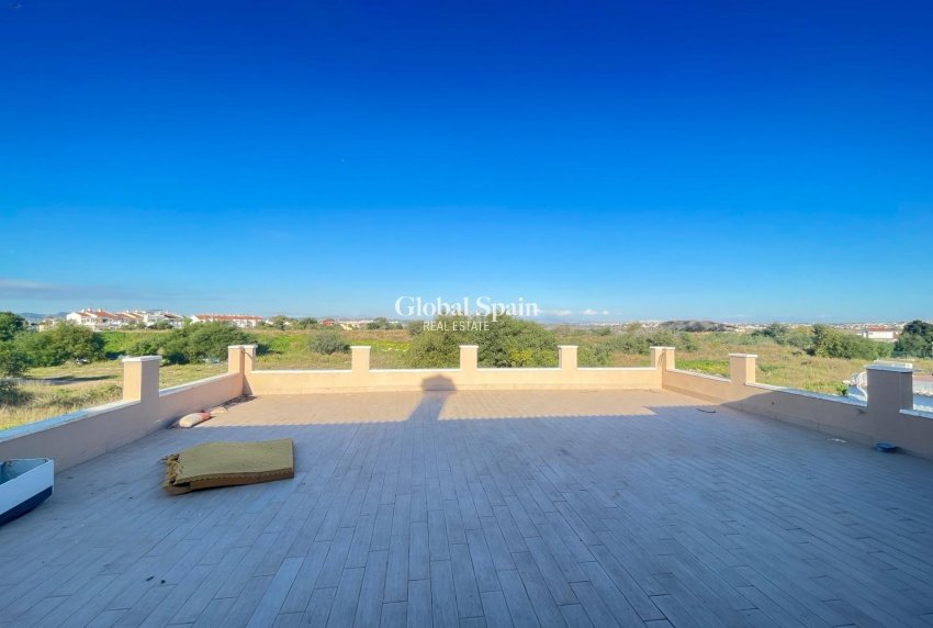 Resale - VILLA -
TORREVIEJA - La Siesta - El Salado - Torreta