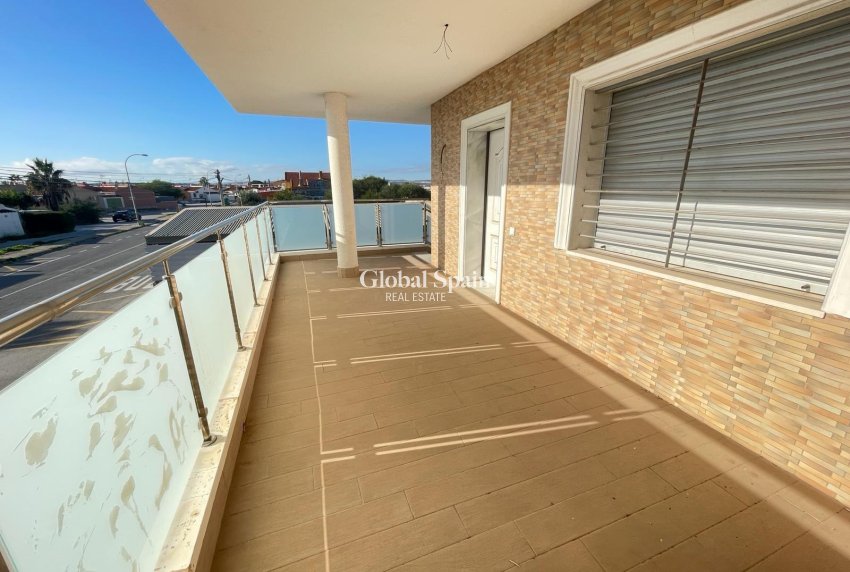 Resale - VILLA -
TORREVIEJA - La Siesta - El Salado - Torreta