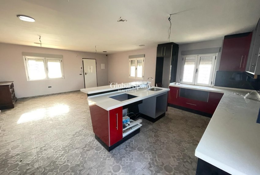 Resale - VILLA -
TORREVIEJA - La Siesta - El Salado - Torreta