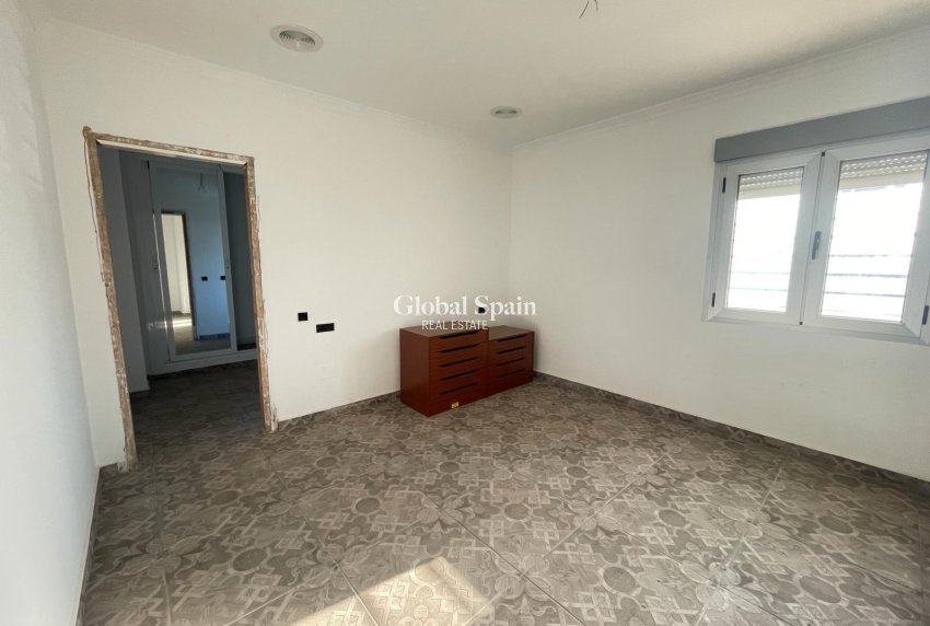 Resale - VILLA -
TORREVIEJA - La Siesta - El Salado - Torreta