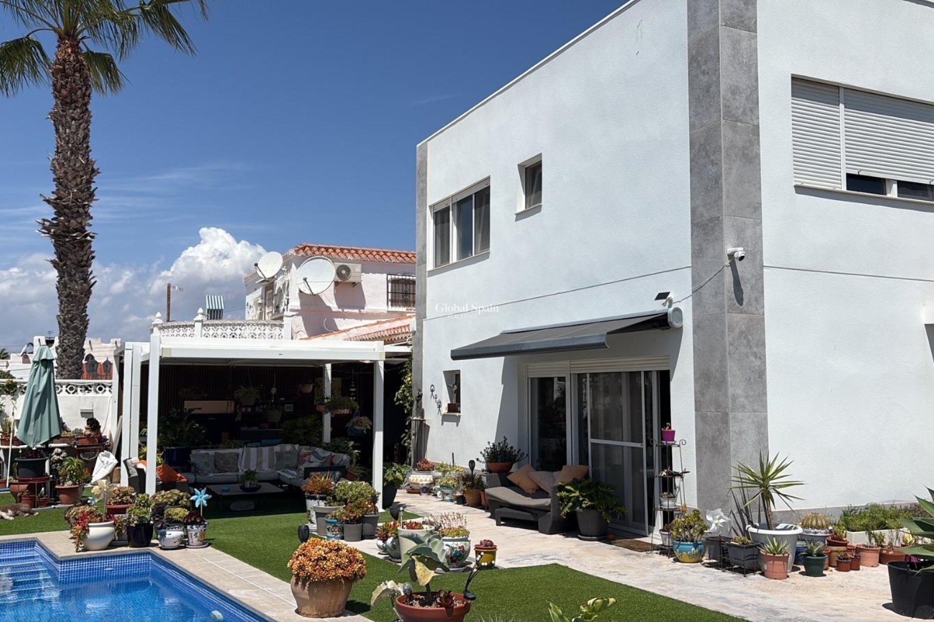 Resale - VILLA -
TORREVIEJA - La Siesta - El Salado - Torreta