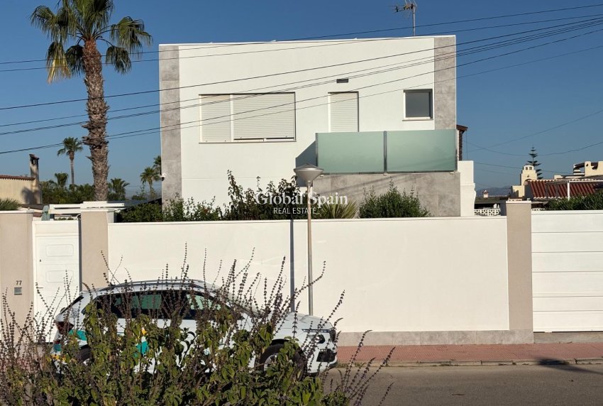 Resale - VILLA -
TORREVIEJA - La Siesta - El Salado - Torreta
