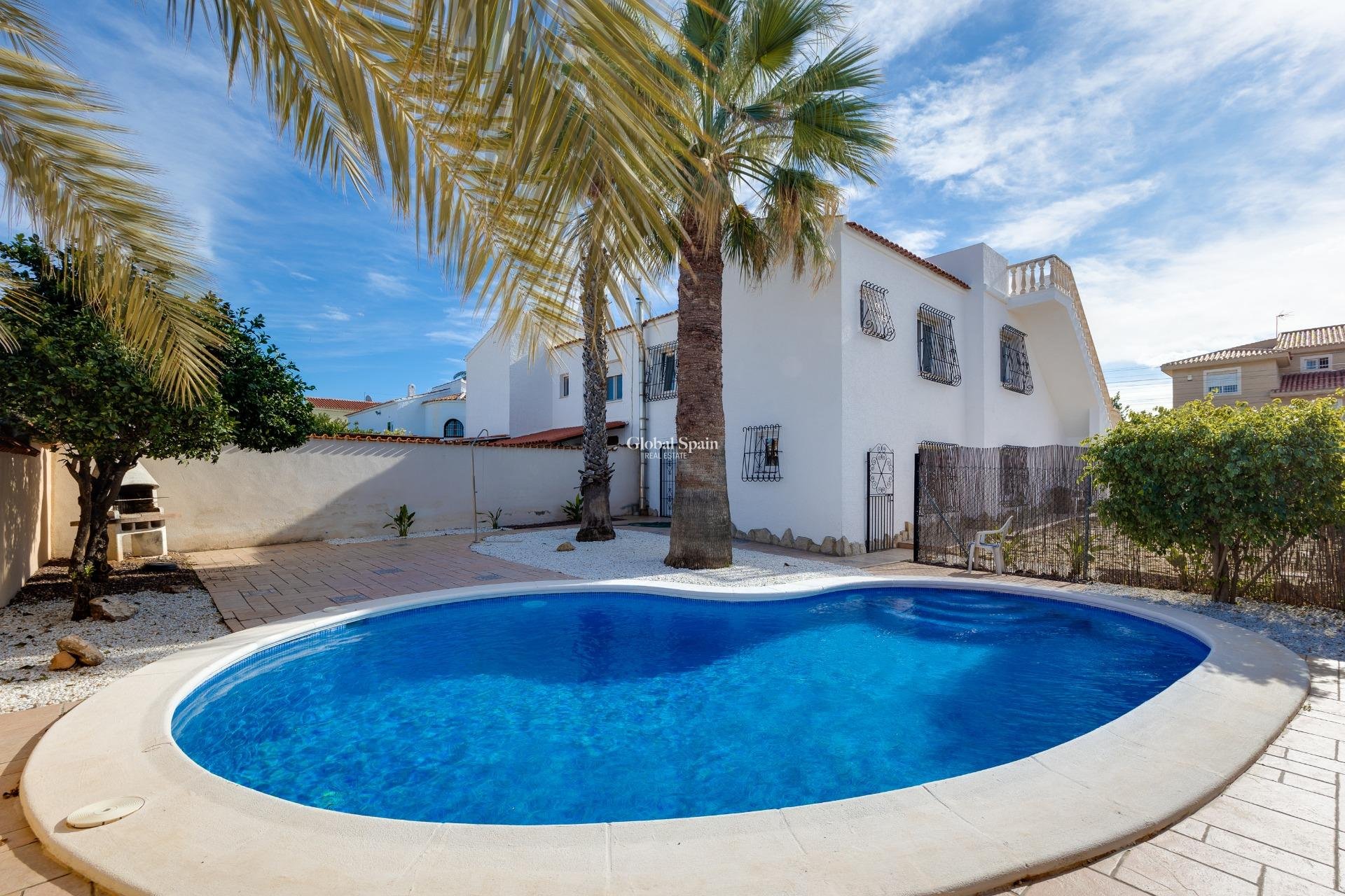 Resale - VILLA -
TORREVIEJA - La Siesta - El Salado - Torreta