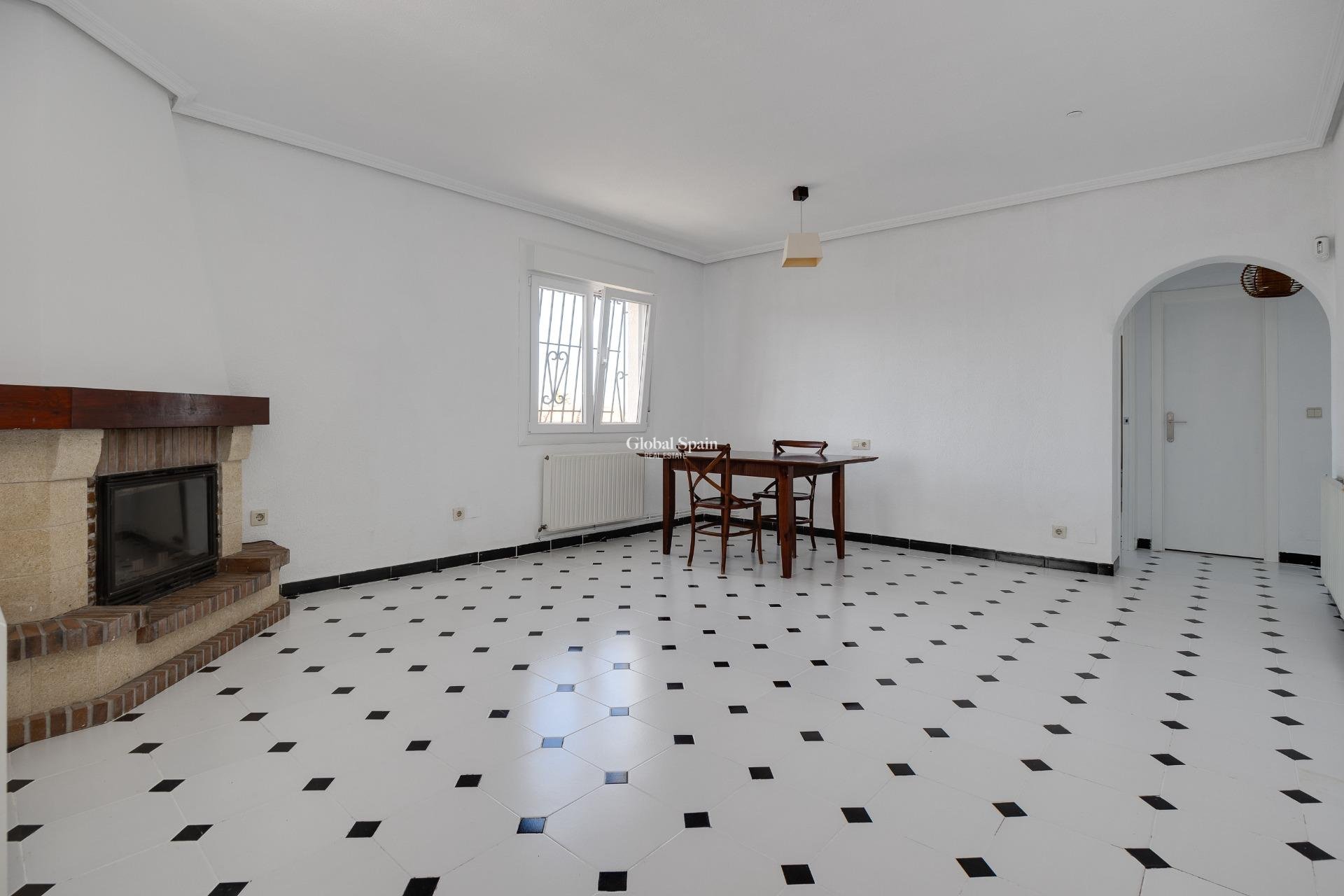 Resale - VILLA -
TORREVIEJA - La Siesta - El Salado - Torreta