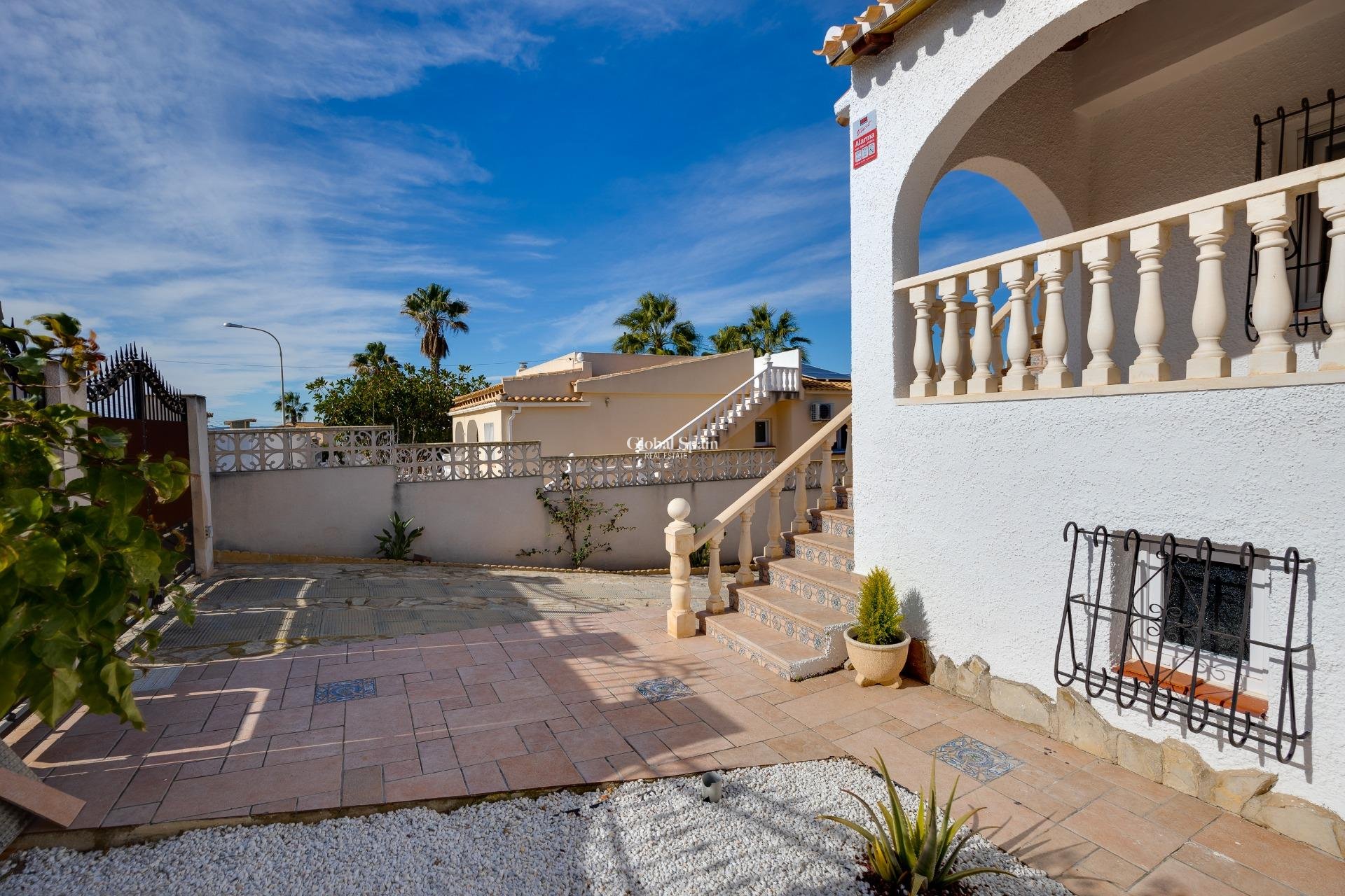 Resale - VILLA -
TORREVIEJA - La Siesta - El Salado - Torreta