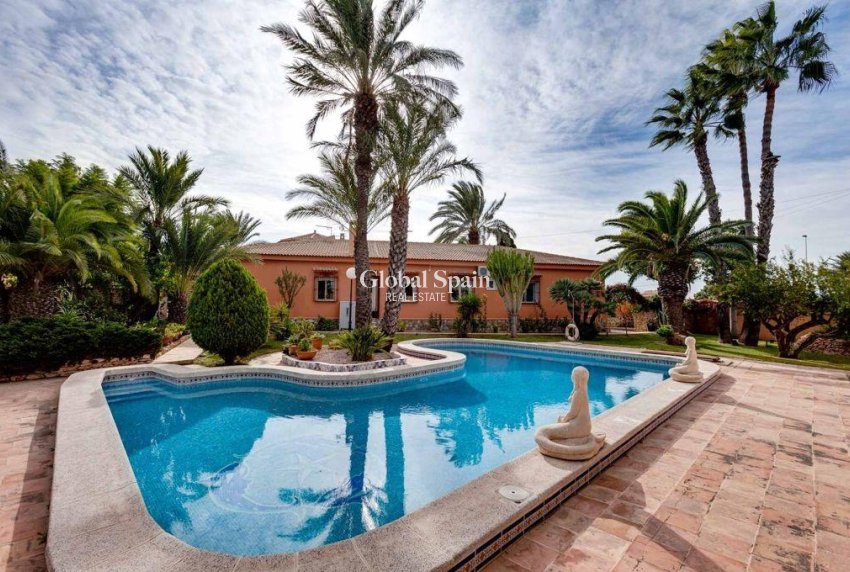 Resale - VILLA -
TORREVIEJA - La Siesta - El Salado - Torreta
