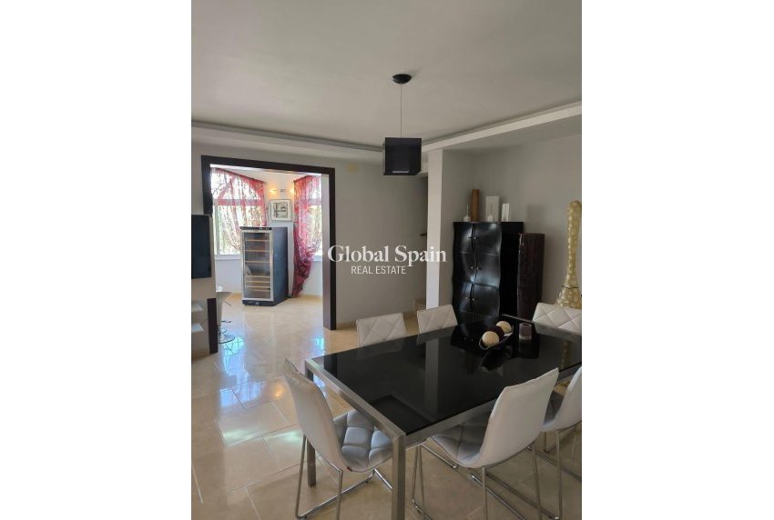 Resale - VILLA -
TORREVIEJA - La Siesta