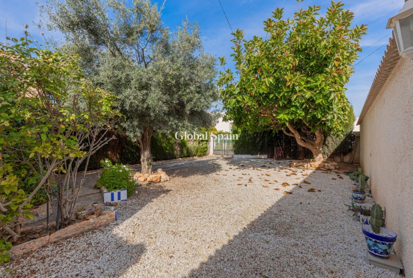 Resale - VILLA -
TORREVIEJA - La siesta