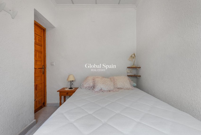 Resale - VILLA -
TORREVIEJA - La siesta