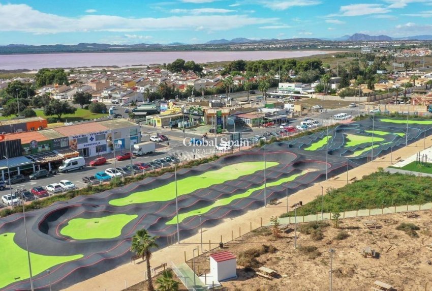 Resale - VILLA -
TORREVIEJA - La siesta