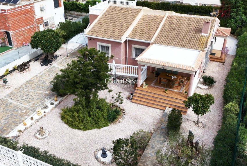Resale - VILLA -
TORREVIEJA - La Siesta