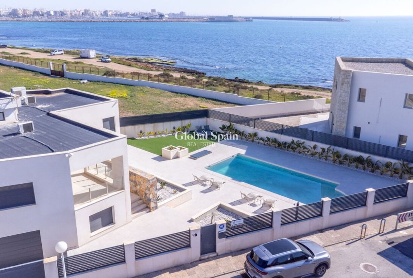 Resale - VILLA -
TORREVIEJA - La Valeta