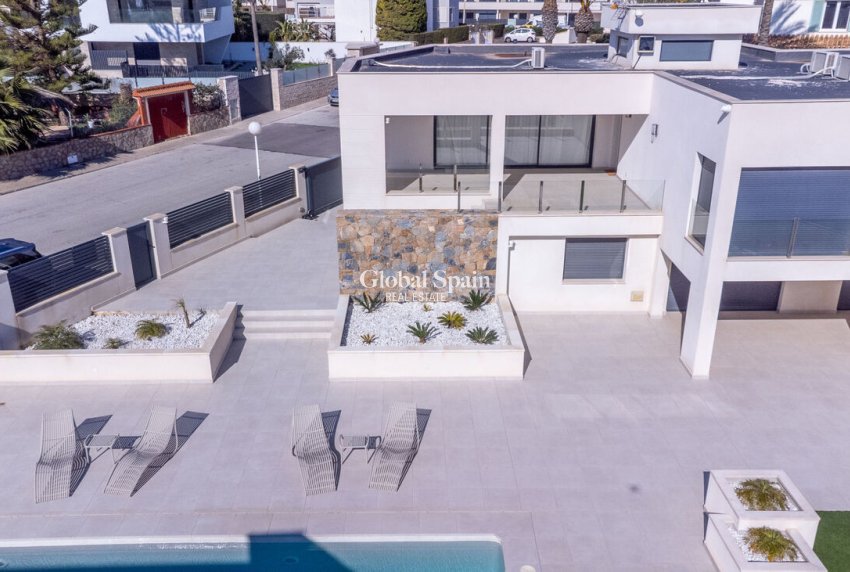 Resale - VILLA -
TORREVIEJA - La Valeta