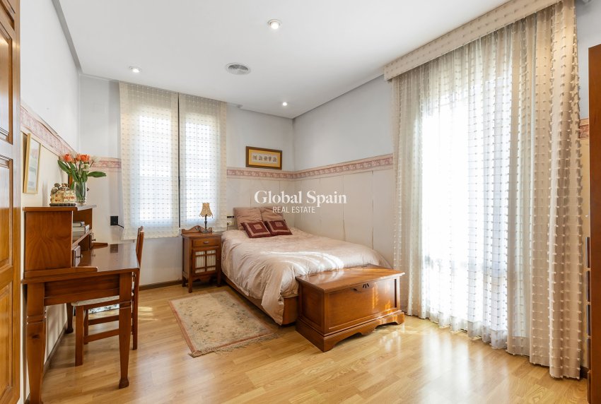 Resale - Villa -
TORREVIEJA - La Veleta