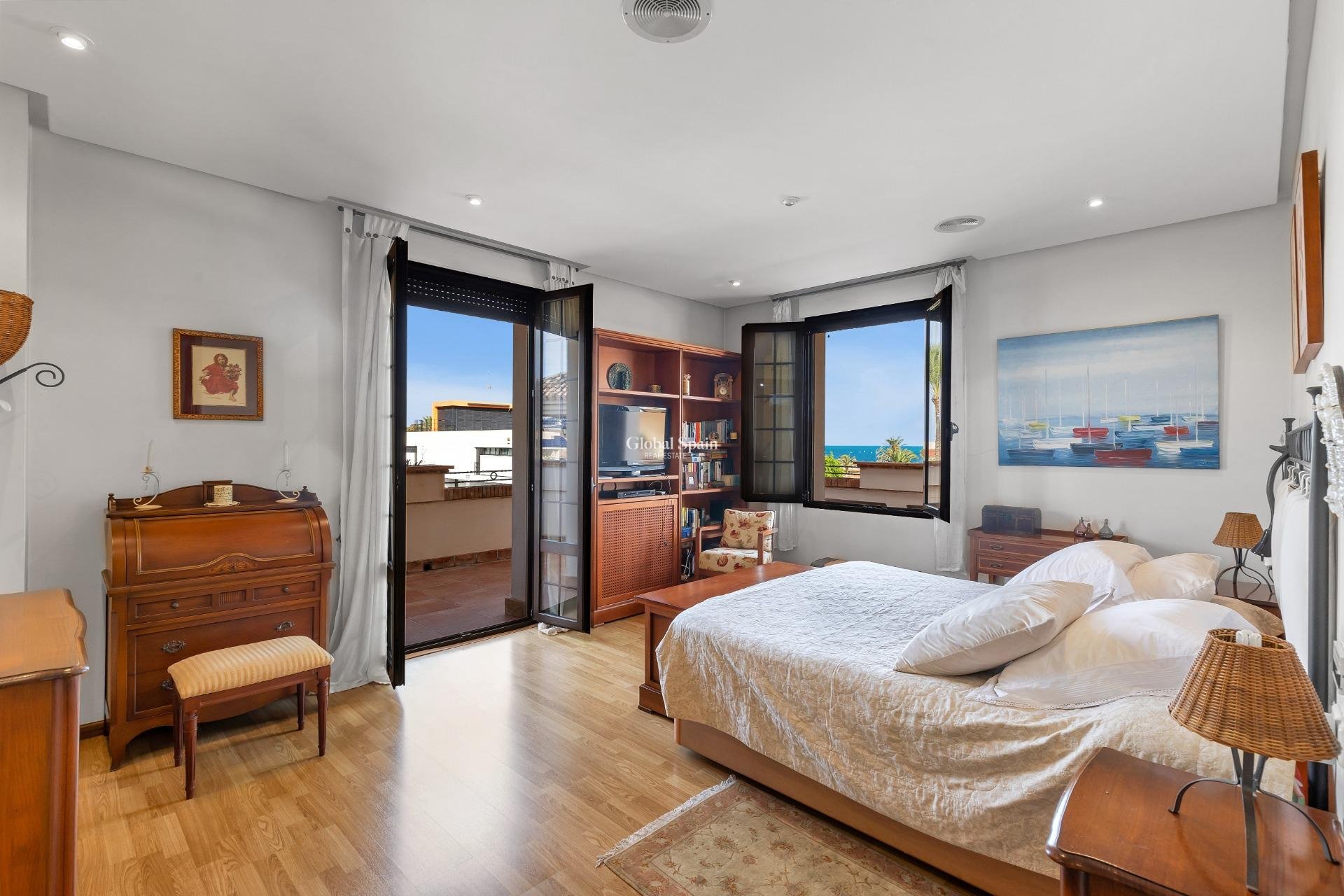 Resale - Villa -
TORREVIEJA - La Veleta