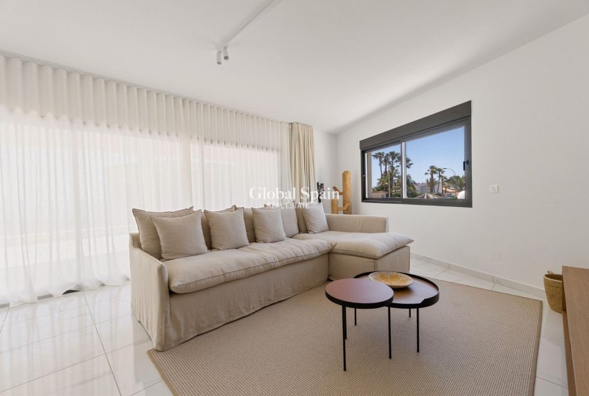 Resale - VILLA -
TORREVIEJA - La Veleta