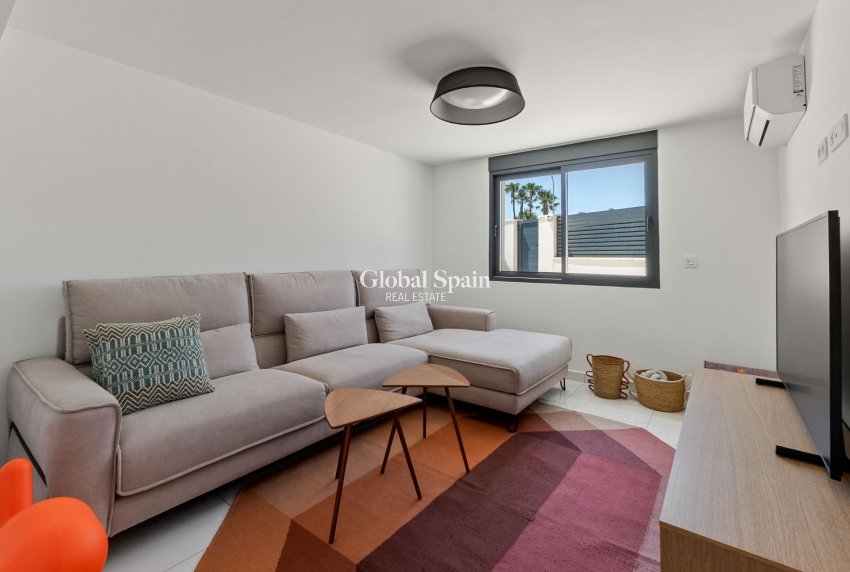 Resale - VILLA -
TORREVIEJA - La Veleta